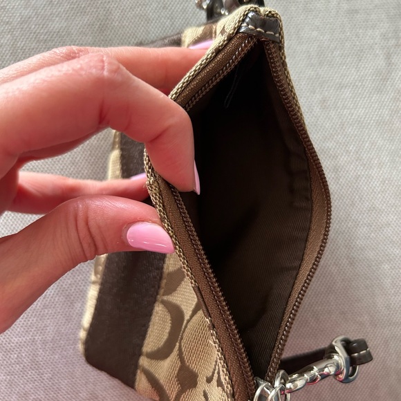 Coach wristlet - Picture 3 of 3